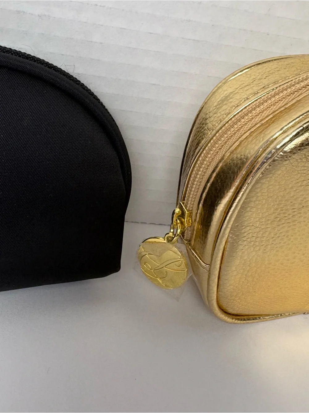 4-items bundle-New Estée Lauder Gold make- up bag /Worldwide dreams LLC blk